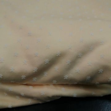 Tagesdecke/Bettdecke 230x250 Bezug weiß/creme mit kleinem weißen Sternmuster, weiße dünne Einziehdecke
