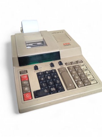 Rechenmaschine AEG Olympia CPD 5212 A, Gehäuse Kunststoff beige, Tastenfeld schwarz/braun/bunt, mit Rolle, Baujahr 1984
