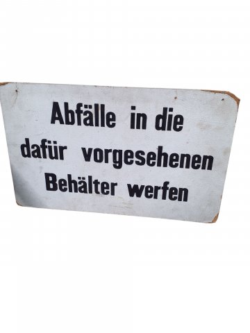 Hinweisschild - Abfälle in die vorgesehenen Behälter...., Pappe weiß, schwarze Schrift, 53x33cm, RECHTE UNKLAR !