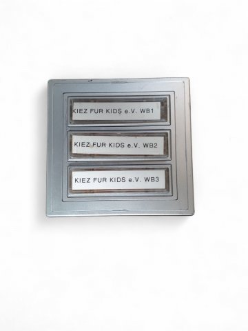 Klingeltableau, Aluminium, klein, für 3 Mietparteien, ca. 10x2x10cm, 90er Jahre