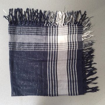 Tuch 95x95 Lurex, dunkelblau, hellgrau, silber kariert, rundum Fransen