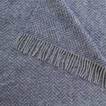 Lambswooldecke 135x240 dunkelblau/grau, Chevronmuster, Fransen