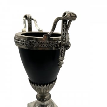 Vase, Pokal, schwarz, silber verziert, H 38,5cm
