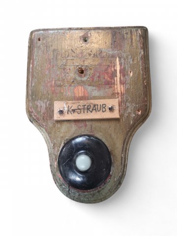 Klingel auf Holztableau, historisch, patiniert, gebraucht, Holz/ Bakkelit