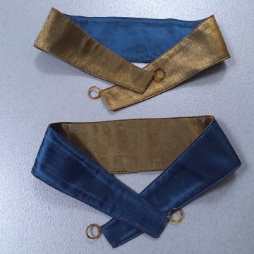 Dekostoff 10x90 Halteband, zweiseitig, Lamé, gold, bzw blau glänzend, kleine Plastikringe hornähnlich, Gardinenhaltebänder, Raffband