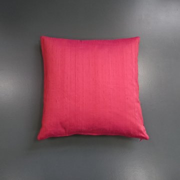 Kissen 40x40 Seide, rot, leichter violetter Schimmer, Federinlett