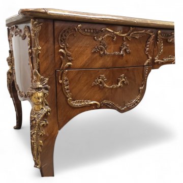 Schreibtisch, Rosenholz reiche Bronzebeschläge und Verzierungen, braune Lederplatte, geschwungene Beine