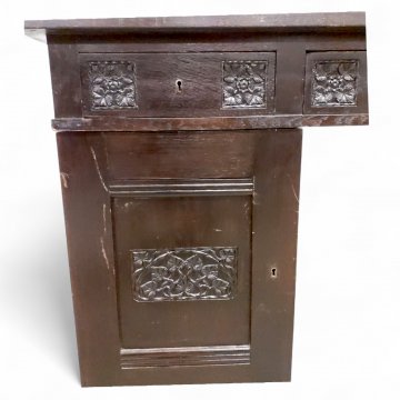 Schreibtisch, Holz schwarz, 3-tlg. Türen geschnitzt
