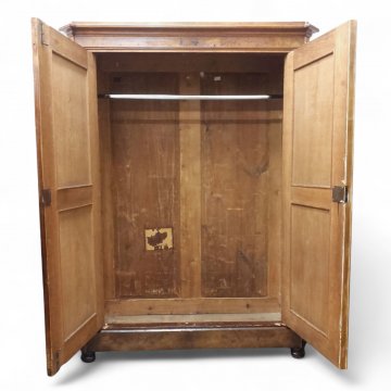 Kleiderschrank, JHW, Nußbaum Wurzelfurnier, 2 Türen, Füllungen, Kugelfüße, 150x55x210 cm