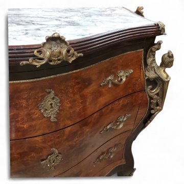 Kommode, Holzplatte in Marmoroptik weiß, reiche Bronzebeschläge, 3 Schübe, 102x50x97 cm