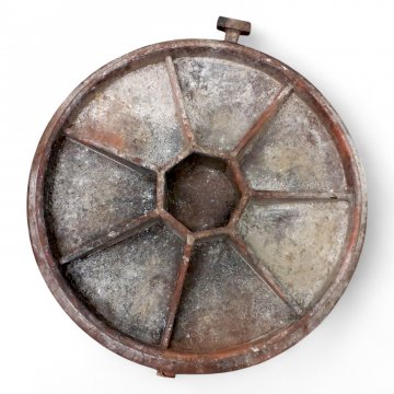 Kanaldeckel,BERLIN,Filmbau, Holzfaser in Rostoptik, Durchmesser 75cm, Gewicht 20kg