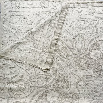 Tagesdecke 250x210 Bw beige, graues, florales Muster, mit Silberfaden durchwirkt, kurze Fransen