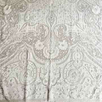 Tagesdecke 250x210 Bw beige, graues, florales Muster, mit Silberfaden durchwirkt, kurze Fransen