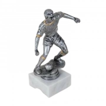 Pokal Fussballer silbrig auf weissem Sockel 20cm hoch