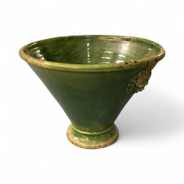 P- Übertopf/Pflanztopf, Keramik, grün glasiert, Kegelform m. Sockel, 2 aufgesetzte Löwenköpfe, Ø 40cm