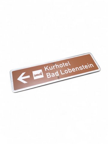 Verkehrsschild KURHOTEL ,braun, L 127cm, B 35 cm, Schild, Ort, mit Halterung