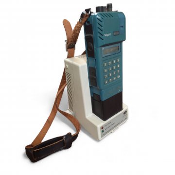 Handfunkgerät AEG TELEPORT 9, Metall/ Kunststoff, petrolfarben, mit Tasten, mit Akku, ohne Antenne, mit Ledergurt, 7,5x26x5cm, ohne Funktion!