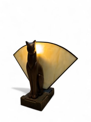 Nachttischlampe, Steinsockel rechteckig gerillt, Panther Firgur mit Perlmuttschid