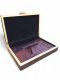 Schatulle, Lackkiste, Humidor, groß, Holzgehäuse, intarsiert, Laquer, Lack, Messinggriff, Filgree, braun, mittel, 46 x31 x 10,5 cm, Aussparung für Revolver, kann herausgelöst werden, wird ohne Waffe ausgegeben