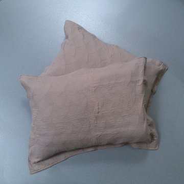 Kissen 50x70 taupe, rhombenähnl. Steppmuster + 5 cm Stehrand