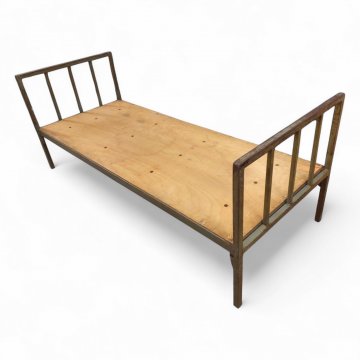 Metallbett JVA, Metall grau, Original Patina, Vierkantgestell, Holzauflage, L207xB82xH80