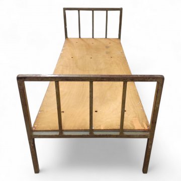 Metallbett JVA, Metall grau, Original Patina, Vierkantgestell, Holzauflage, L207xB82xH80