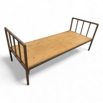 Metallbett JVA, Metall grau, Original Patina, Vierkantgestell, Holzauflage, L207xB82xH80 