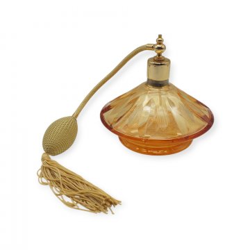 Parfümzerstäuber, Glas, orange, eingeschliffenes Blattmuster, Boden mit Schliff als Stern, Messinghals