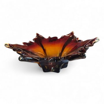 Schale, Glas dkl. rot, Blattform, Rand gezackt, ø23
