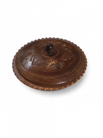 Deckeldose, Holz rund, mit Schnitzereien, flache Form, ø 17,5cm, H=7,5cm