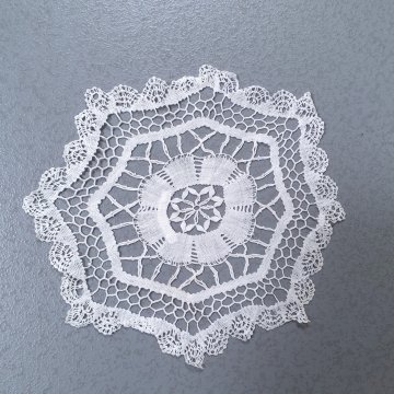 Deckchen Ø 25 creme, gehäkelt, Blüte, rund