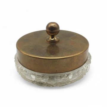 Deckeldose / Puderdose, verziertes Glas mit Messingdeckel