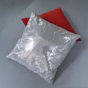Kissen 60x60 zweiseitig, Pailletten silber / Velour uni, rot