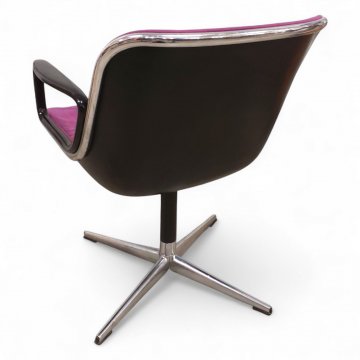 Drehsessel, POLLOCK EXECUTIVE CHAIR,  Stoff violett kapituniert, Armlehnen K.stoff schwarz, 4-füßig