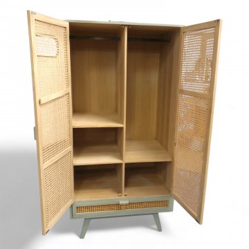 Schrank RALIK, Paulowniaholz seladongrün, Fronten Rattan geflochten, naturfarben, 2Türen/ 1Schub unten, 2Kleiderstangen, 3Einlegeböden, konische Füße, H160xB80xT57, RALIK DESIGN