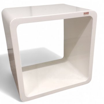 Kubus LOUNGE, MDF weiß glänzend lackiert, offen, Ecken gerundet. H45 x B45 x T35.