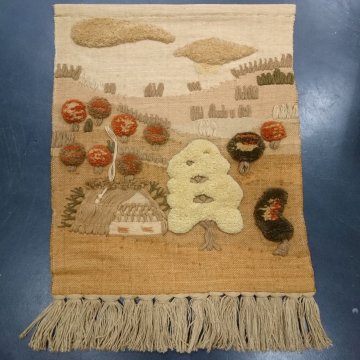 Wandbehang 115x80 Wolle, beige, creme, gewebt, Landschaft mit Haus + Bäumen geknüpft in rost + grün