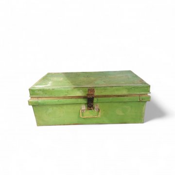 P- Kiste, Metall, grün, Rost, Patina, Henkel und Metallverschluss, 62x37x22cm
