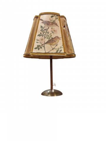 Tischlampe, 60er J, Teakholzsäule, Messingsockel, hellblauer Tütenschirm.