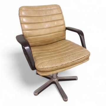 Drehsessel, Sitz u. Rücken Leder beige, Quernähte, Arml. Leder schwarz, Chromsäule 5-füßig 