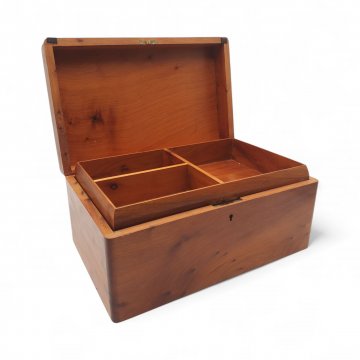 Holz Schautulle, Nußbaum, Wurzelholz mit Einlagefach, verschließbar, mit Schlüssel