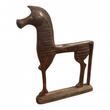 P- Statue, Pferd auf Sockel, Keltisch verziert , Metall rost Patina