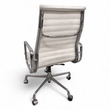 Chefsessel EAMES EA 119, halbhoch, Leder weiß mit Quernähten, Chromgestell 5-füßig auf Rollen