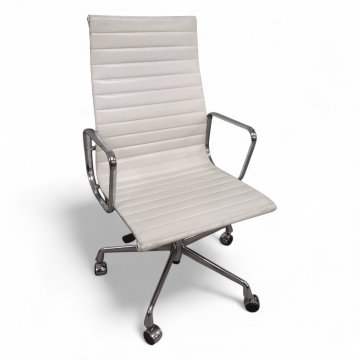 Chefsessel EAMES EA 119, halbhoch, Leder weiß mit Quernähten, Chromgestell 5-füßig auf Rollen