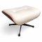 Fußhocker EAMES LOUNGE, Kirschbaumschale, Lederpolster weiß, kapituniert, Metallgestell 4-füßig