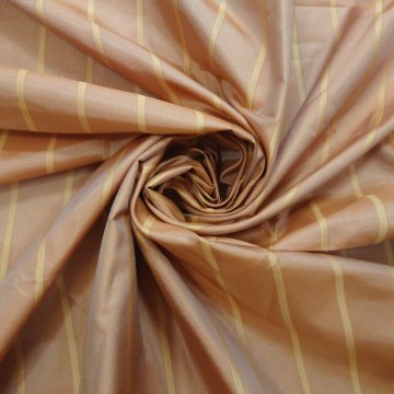 Seide 290x155 apricot mit schmalem gelbem Streifen