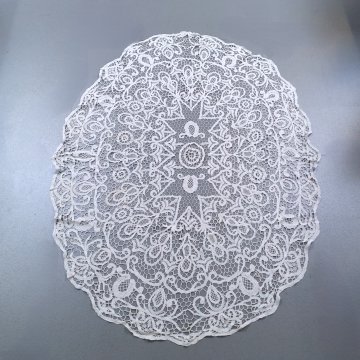 Tischdecke 170x140 oval, Spitze, geklöppelt, Doppelstern in Mitte