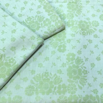 Garnitur 130x200 Damast, Blütenmuster in lindgrün + 2 Kissen 75x75