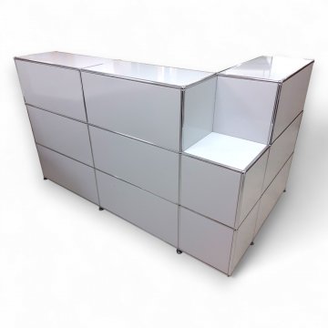 Empfangstheke USM Haller, lichtgrau, Winkelkombination, innen offene Ablagen, obere Ecke eingezogen, Höhe 110, ca. 100 Kg 