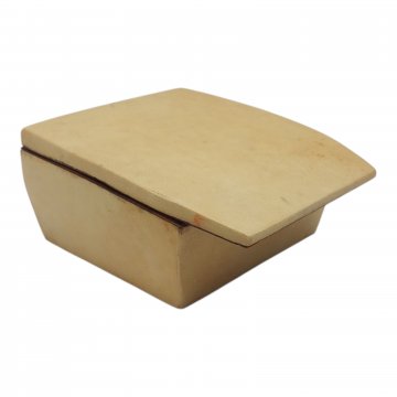 Deckeldose / Schatulle aus Fischhaut, beige, überstehender Deckel, innen Holz und Messing, AUGOUSTI